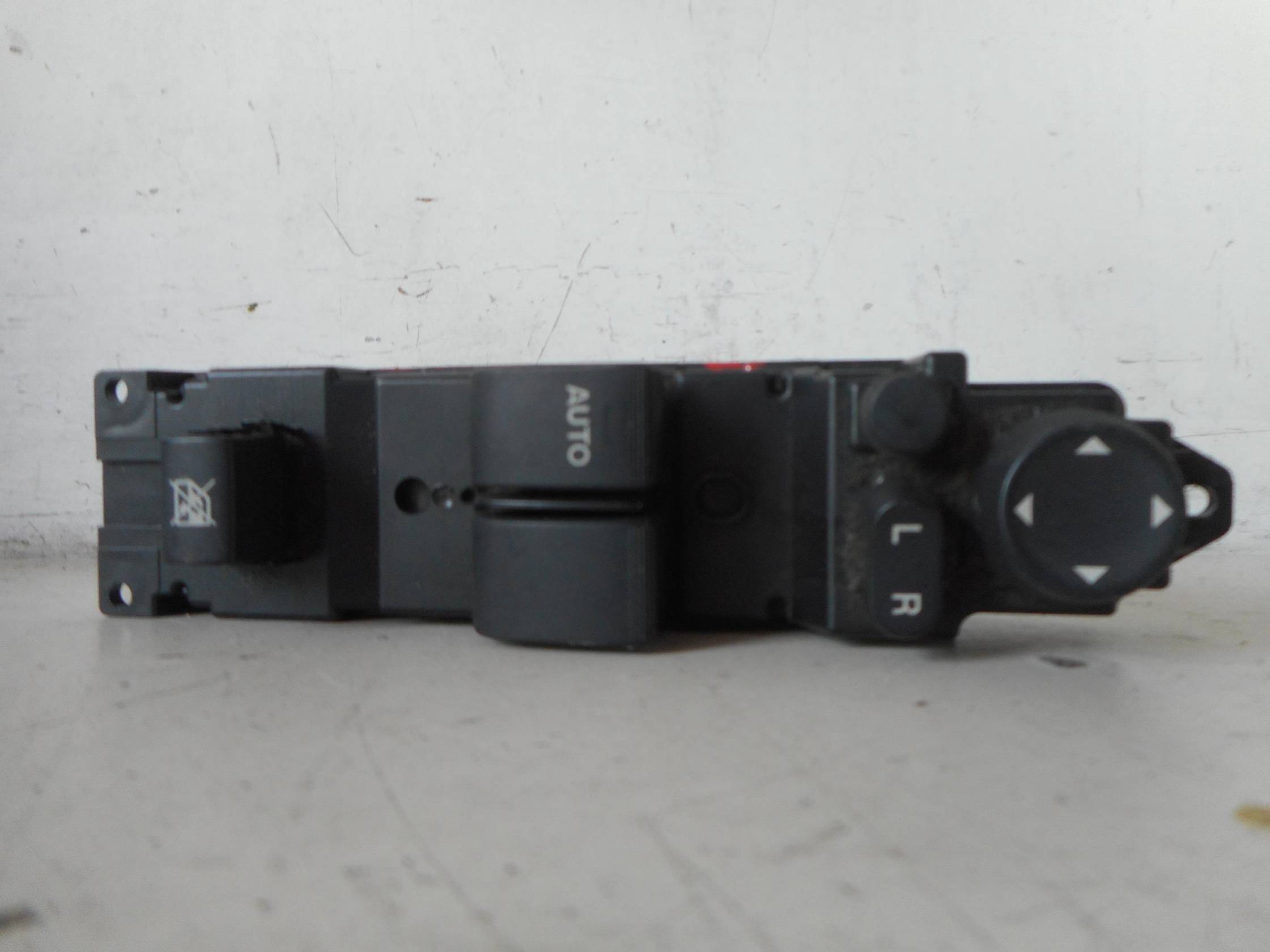 Interruttore alzacristalli porta ant.